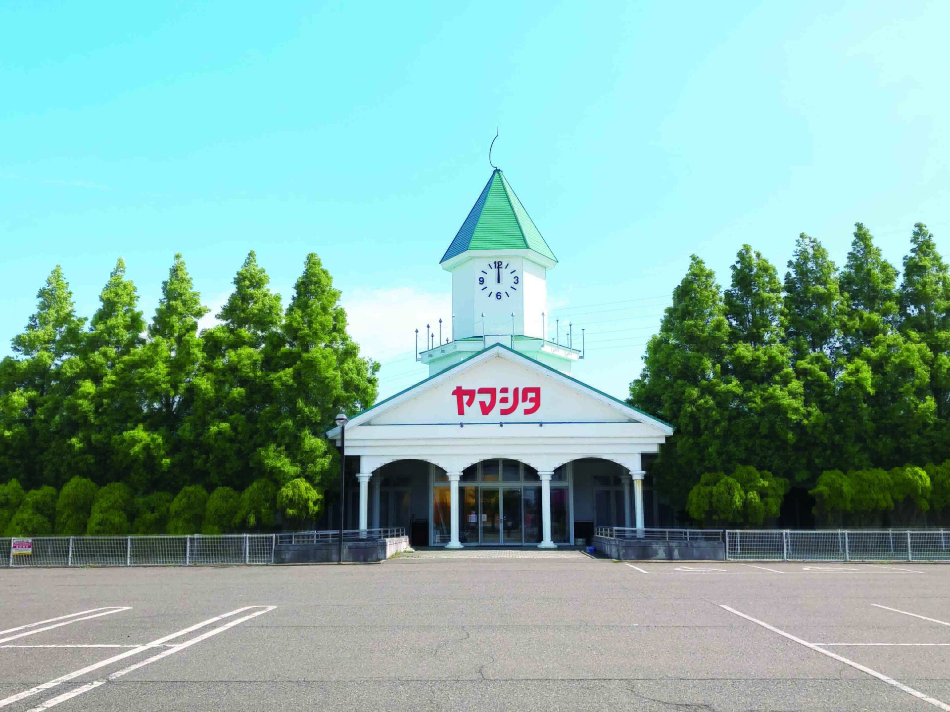 今も残る、時計台<br />懐かしさとともにお出迎え
